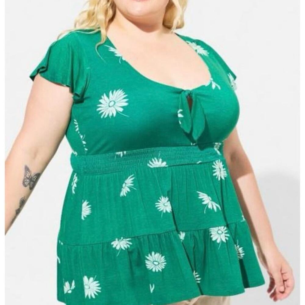 TORRID Green Daisy Floral Tie-Front Keyhole Babydoll Top Size 4 26/4X